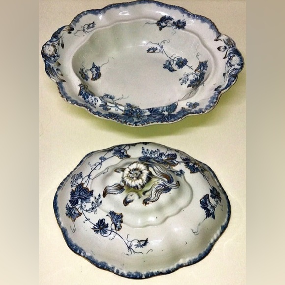 Vintage JOHN MADDOCK & SONS Virginia Slate Blue Gold Trim Covered Serving Bowl - Picture 7 of 11